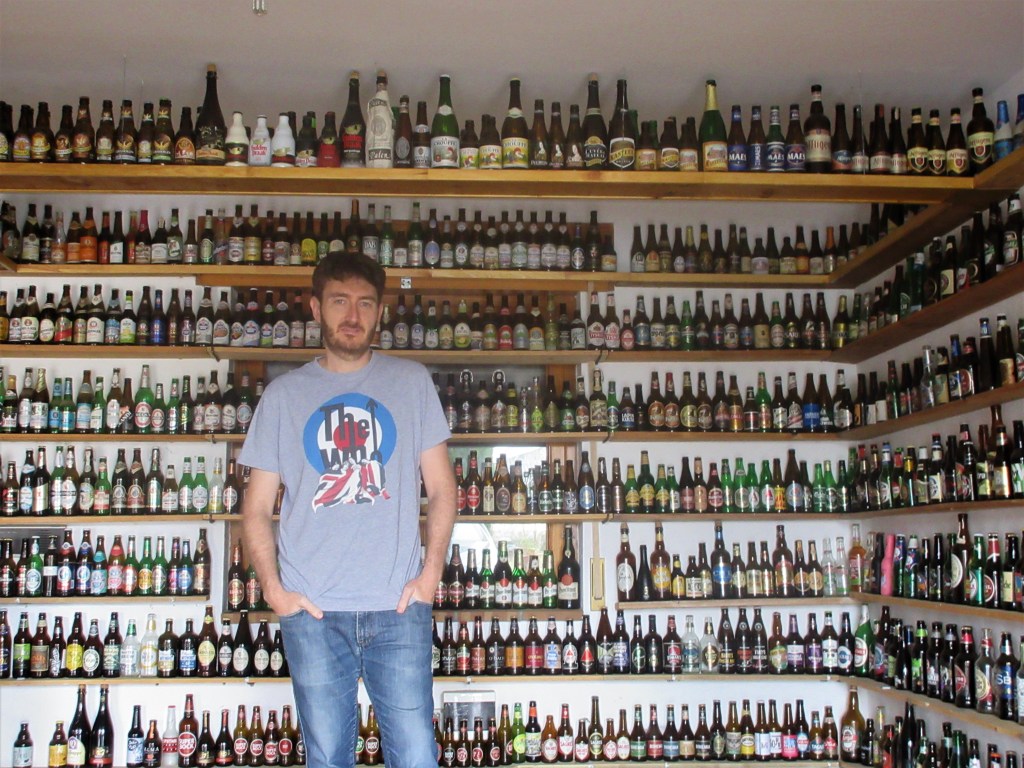 VUELTA AL MUNDO EN 3000 CERVEZAS – HERMANOS ESCUDERO DE LA VIUDA. COLECCIONISTAS CERVECEROS DESDE&nbsp;1998