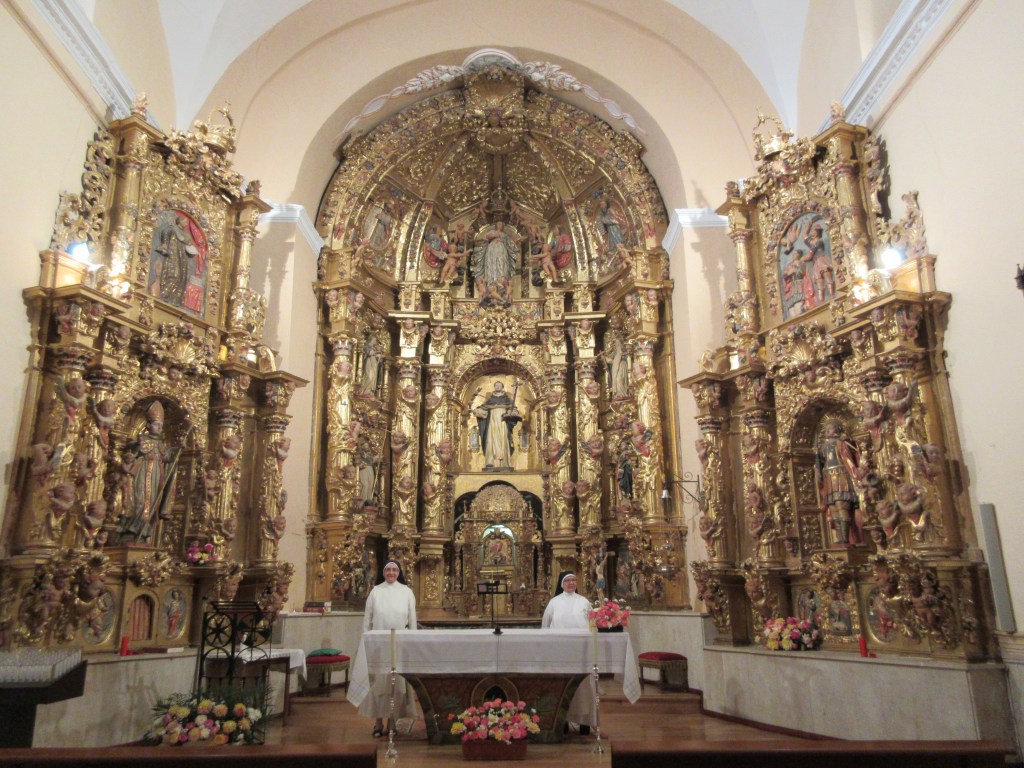 «SOMOS CORAZÓN SUPLEMENTARIO DE LA HUMANIDAD. ORAMOS POR LOS QUE NO REZAN, POR LOS QUE NO DAN GRACIAS A DIOS Y POR LOS QUE LO CONOCEN PERO LO RECHAZAN» – MONJAS DOMINICAS DE CLAUSURA,&nbsp;MAYORGA