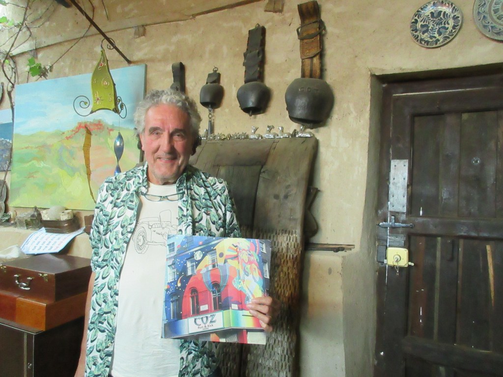 "EN UNA ETAPA COMO LA DE LA TRANSICIÓN ESPAÑOLA, PREFERÍ PONER SONRISAS A UN ZAPATO DE TACÓN EN VEZ DE ENSEÑAR LOS COLMILLOS" - JUAN MÁRQUEZ. MIEMBRO FUNDADOR DE COZ, COMPOSITOR DE "LAS CHICAS SON GUERRERAS"