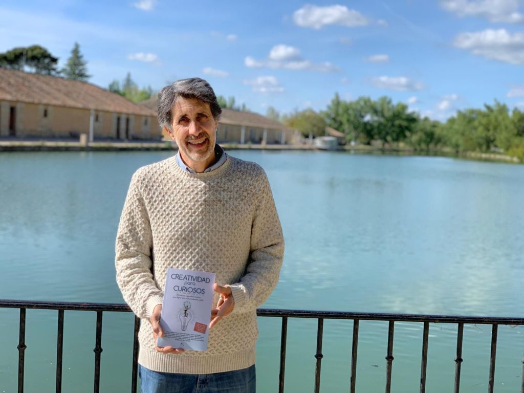 «LA MOTIVACIÓN ES MUY IMPORTANTE PARA EL ÉXITO. DE NADA ME SIRVE ENSEÑAR ALGO A UN NIÑO SI A LA VEZ LE ESTOY ENSEÑANDO A ABORRECER LO QUE ESTÁ APRENDIENDO» – JUAN CARLOS LÓPEZ RODRÍGUEZ. MAESTRO Y DOCTOR EN CIENCIAS DE LA&nbsp;EDUCACIÓN