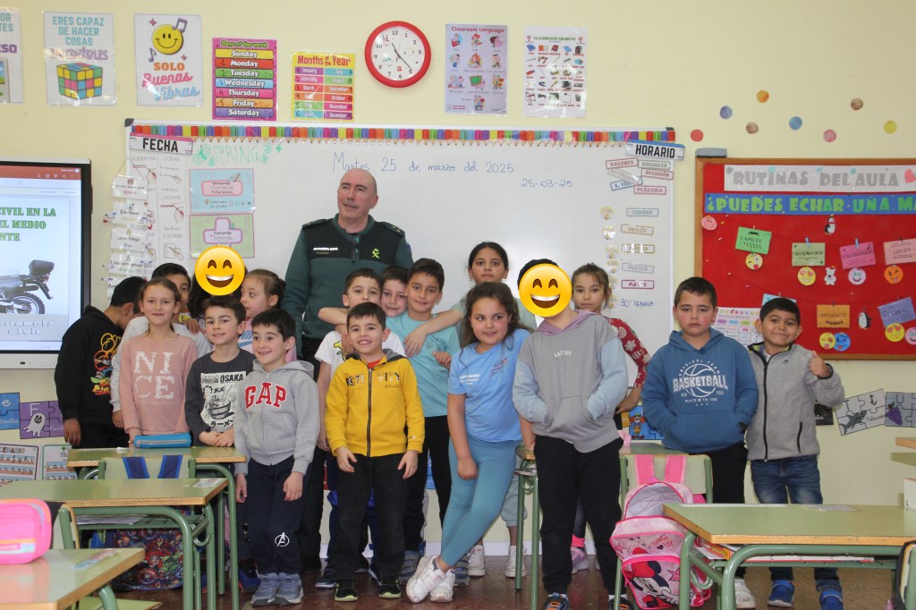 «RECOMIENDO A LOS PADRES RETRASAR, EN LO POSIBLE, PROPORCIONAR A LOS NIÑOS UN TELÉFONO MÓVIL. PUEDEN ACCEDER A CONTENIDOS INAPROPIADOS Y SER VÍCTIMAS DE CIBERDELINCUENCIA» – PEDRO FERNÁNDEZ. CAPITÁN DE LA COMPAÑÍA DE LA GUARDIA CIVIL DE MEDINA DE&nbsp;RIOSECO