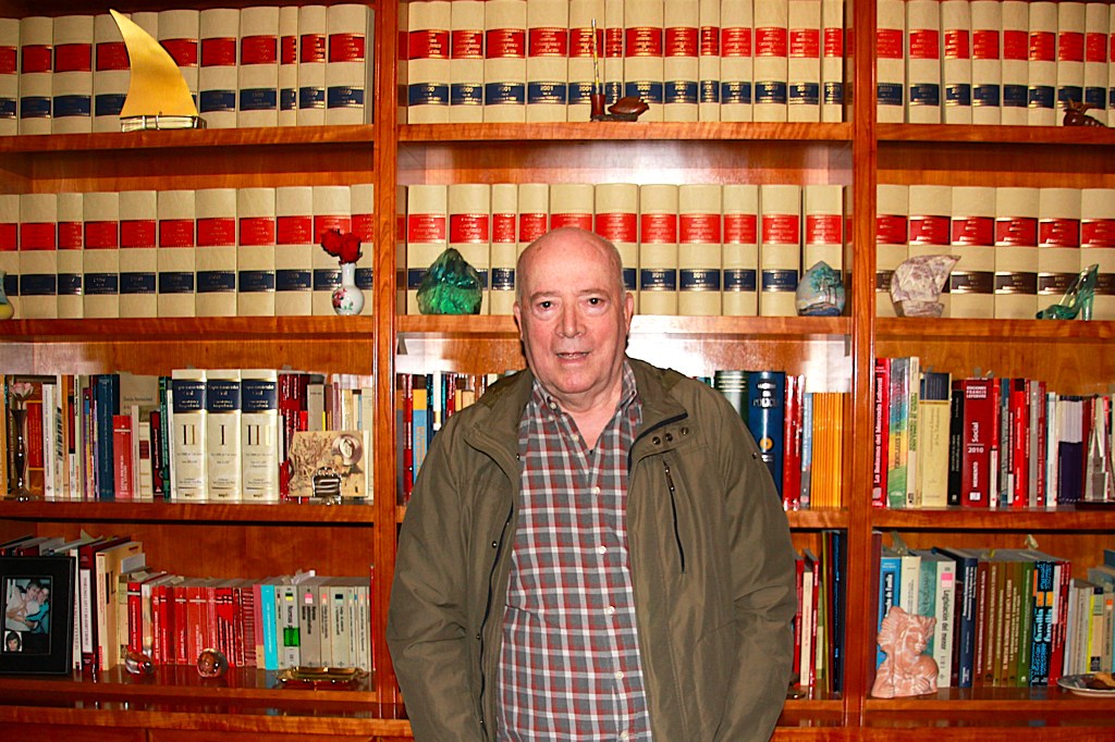 «AL RESTAR SERVICIOS EN EL MEDIO RURAL PROVOCAN QUE LA GENTE SE VAYA Y ASÍ TIENEN MENOS RESISTENCIA PARA PONER MACROGRANJAS Y ENERGÍAS RENOVABLES» – LUIS OCAMPO. MÉDICO Y COFUNDADOR DE IZQUIERDA&nbsp;CASTELLANA